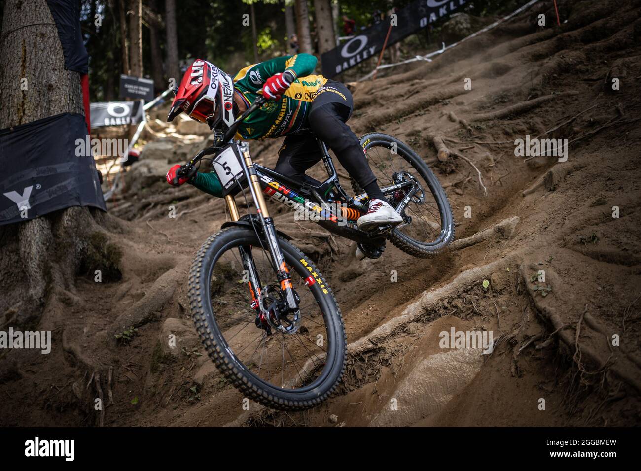 Greg Minnaar d'Afrique du Sud en action lors des Championnats du monde DH de l'UCI à Val di Sole, en Italie, le 29 août 2021. (CTK photo/Michal Cerveny) Banque D'Images