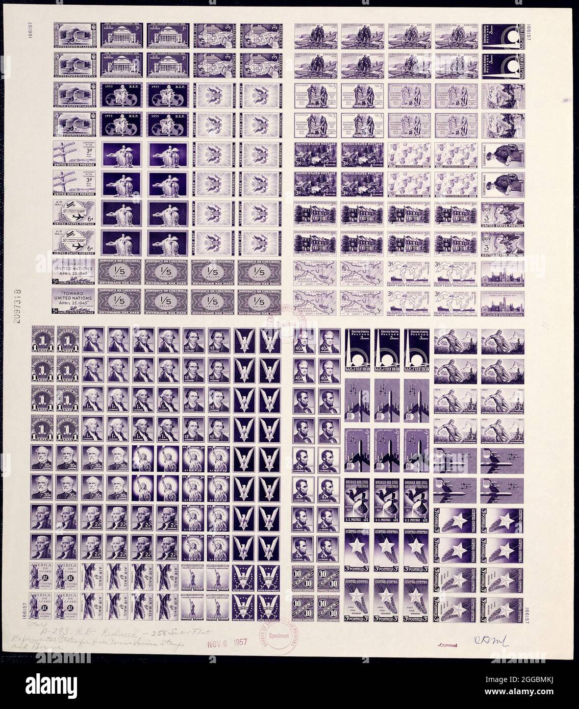 Épreuve de plaque expérimentale de Huck Press, 1957. Au cours des années 1950 et 1960, le Bureau d'gravure et d'impression a adopté des technologies d'impression de pointe qui ont transformé la production de timbres. Les nouvelles presses Giori (1956) et Huck 9-Color (1966) ont imprimé des timbres multicolores accrocheurs qui célèbrent la diversité, la culture populaire, les arts et le programme spatial.;a l'occasion de tester la presse Huck-Cottrell, les employés du Bureau ont produit des plaques d'impression expérimentales à partir de matrices originales datant des années 1930. Ils ont imprimé cette épreuve à partir de l'une des plaques. Banque D'Images