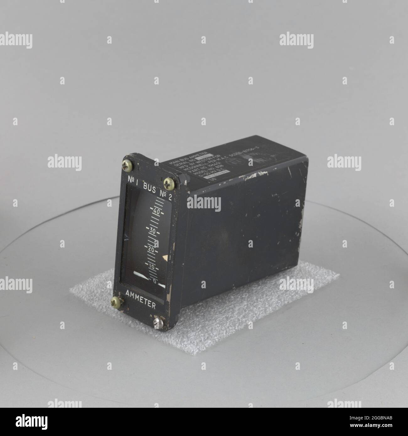 Cet ampèremètre du bus principal mesure le courant des batteries comme ceux utilisés dans les Gemini 3, IV et VI Située sur le panneau du pilote Gemini, l'échelle n° 1 affichait les batteries principales 1 et 2 et l'échelle n° 2 affichait les batteries principales 3 et 4. Les piles à combustible ont remplacé les batteries des Gemini V et VII par XII Cet ampèremètre ne volent pas dans l'espace. Weston instruments a fait l'artefact et la NASA l'a transféré à NASM en 1972. Banque D'Images