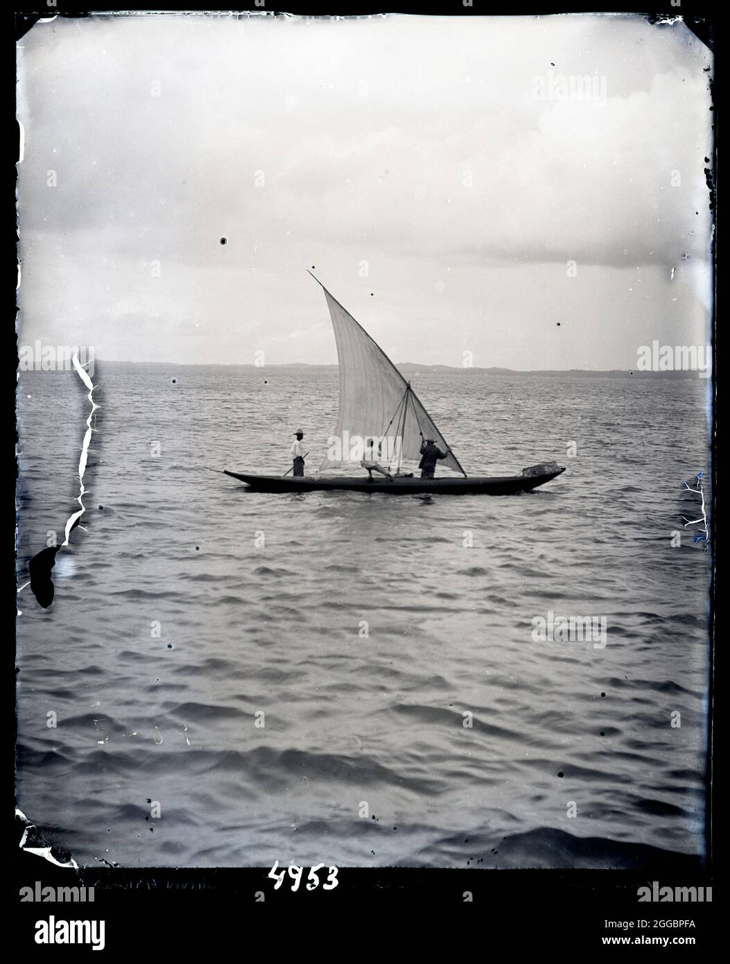 États-Unis Fish Commission Steamer « Albatross » Circumnavigation of South America, 1888. Pêcheurs locaux en voilier, détroit de Magellan. Banque D'Images