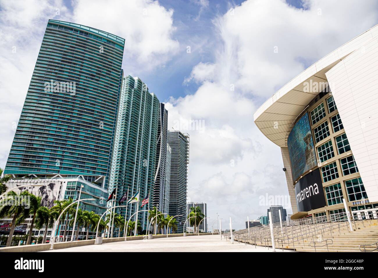 Miami Florida Biscayne Boulevard bâtiments hauteur tours tours gratte-ciel FTX Arena Marina Blue Condominiums Banque D'Images