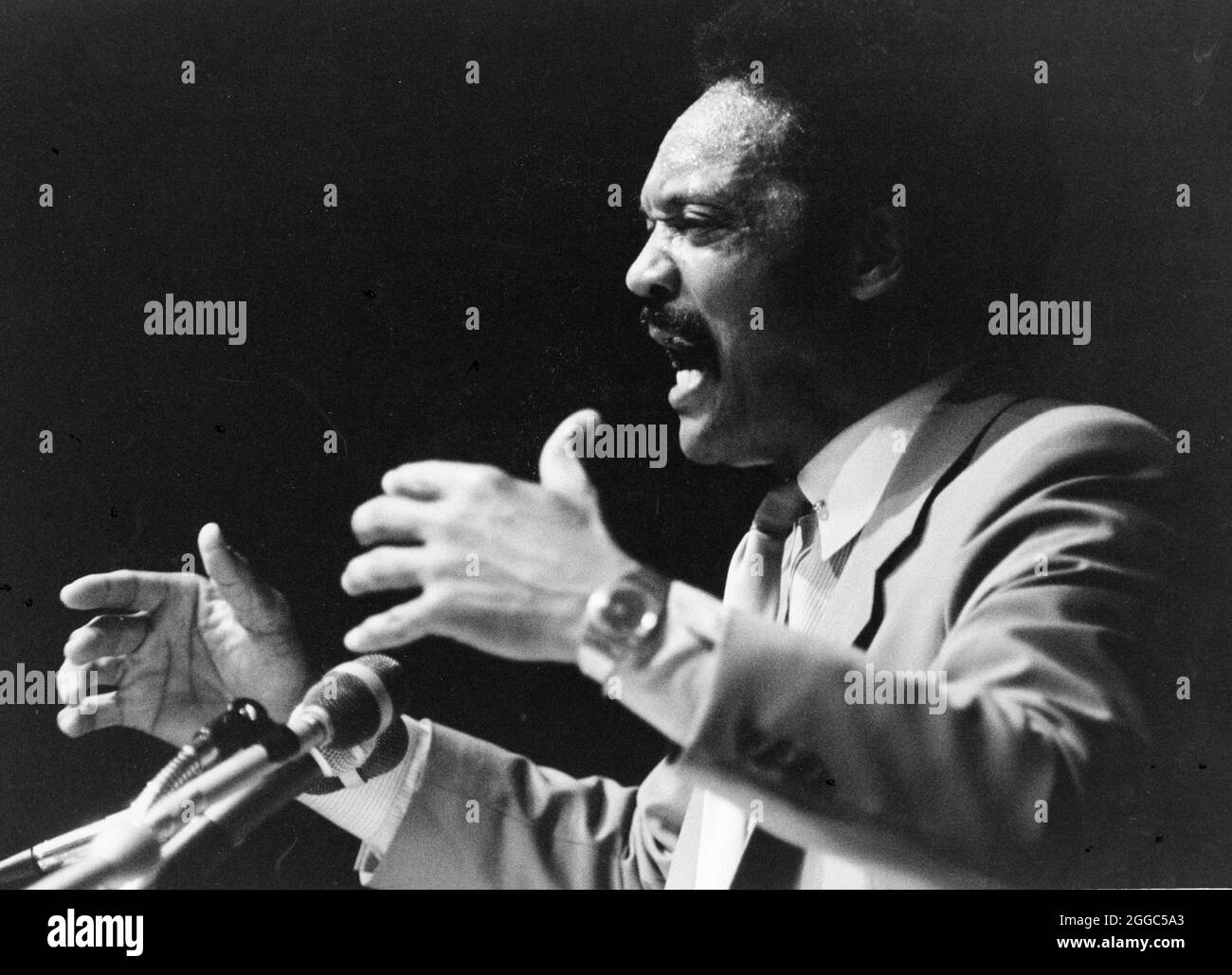 Austin Texas USA, 1993 : ministre noir et leader des droits civiques Jesse Jackson s'exprimant dans une église de l'est d'Austin pendant sa campagne présidentielle. ©Bob Daemmrich Banque D'Images