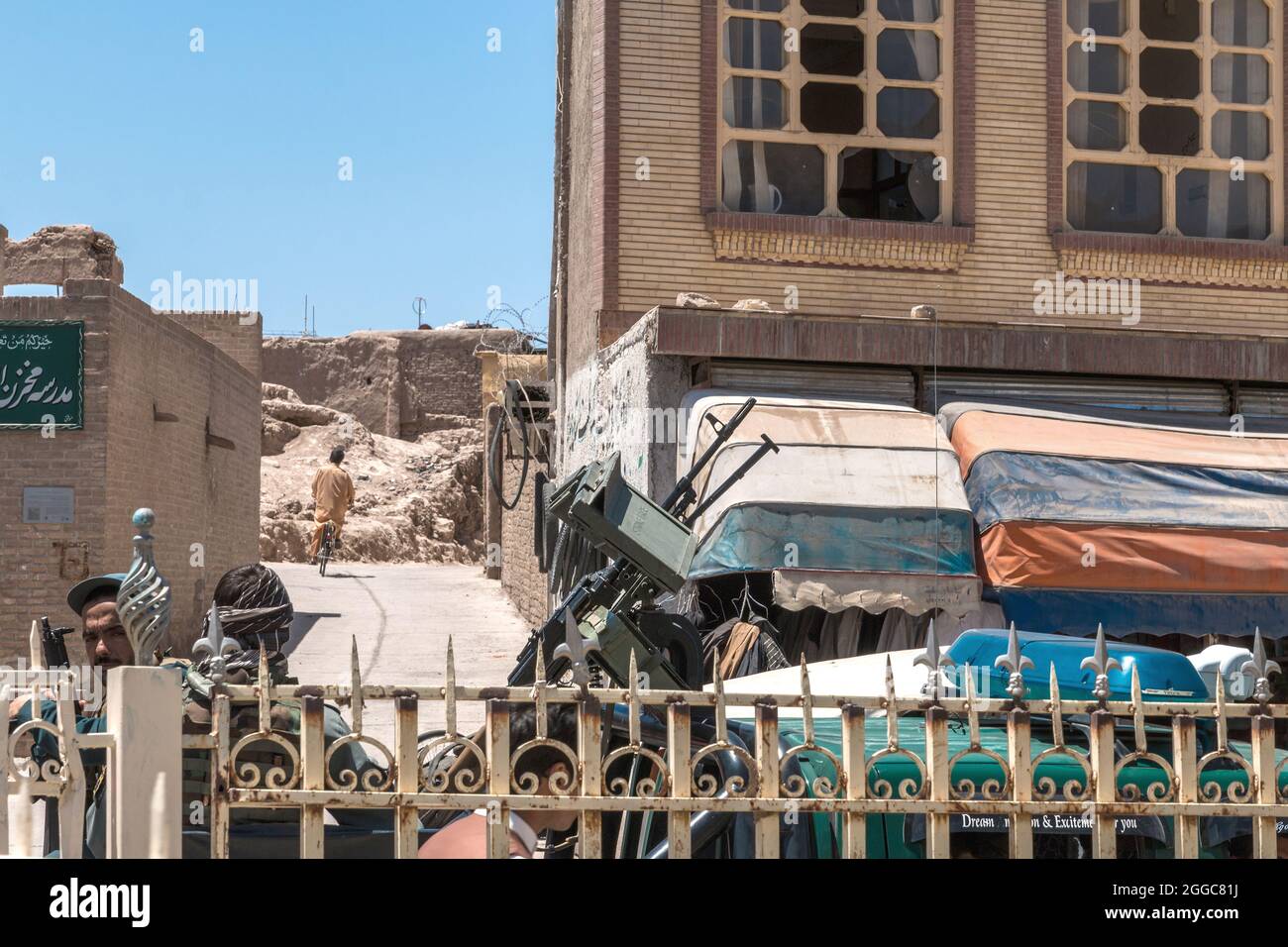 Officier de police afghan en service, Herat, Afghanistan Banque D'Images