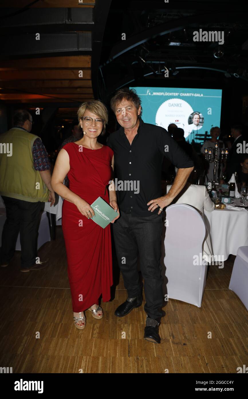 Andrea Ballschuh und Peter Freudenthaler (Foolsgarden) BEI der 4. Windflüchter Charity Gala zu Gunsten der Stiftung ‚Betroffen» im Störtebeker Brauq Banque D'Images