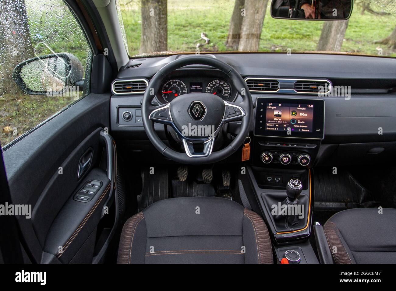 MOSCOU, RUSSIE - 08 MAI 2021 vue de l'intérieur de la deuxième génération de Renault Duster. Un vus compact aussi appelé Dacia Duster. Vue générale de l'intérieur avec Banque D'Images