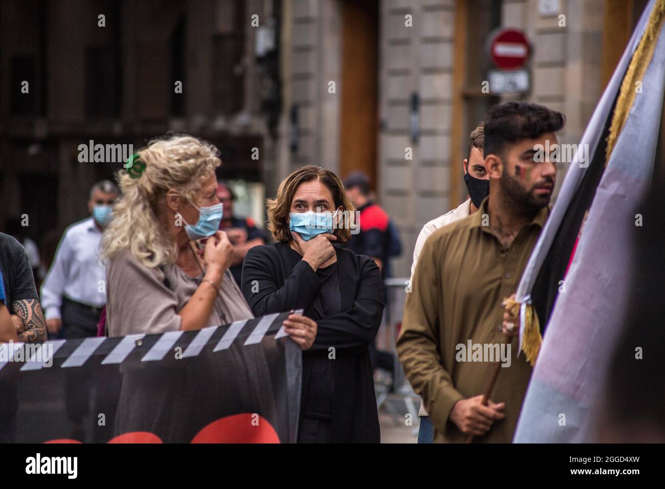 Barcelone, Espagne. 30 août 2021. ADA Colau, maire de Barcelone, est vu en démonstration. Une trentaine de personnes appartenant à la communauté afghane de Barcelone ont exigé ce lundi 30 août, devant la Generalitat de Catalogne, le retour en toute sécurité de leurs parents encore piégés dans le pays. A l'appel de l'association, 1 afghan, ont assisté à la réunion pour exprimer leur soutien au maire de Barcelone, Ada Colau, à l'adjoint du Congrès espagnol Maria Dantas, à l'adjoint du Parlement de Catalogne, à Eulalia Reguant et au conseiller du Conseil municipal de Barcelone, Marc Serra. Crédit : Banque D'Images