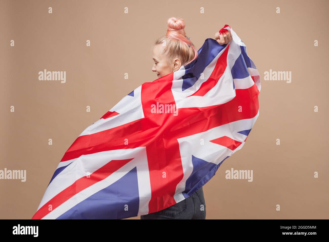 Jeune fille de race blanche avec drapeau de la Grande-Bretagne Banque D'Images