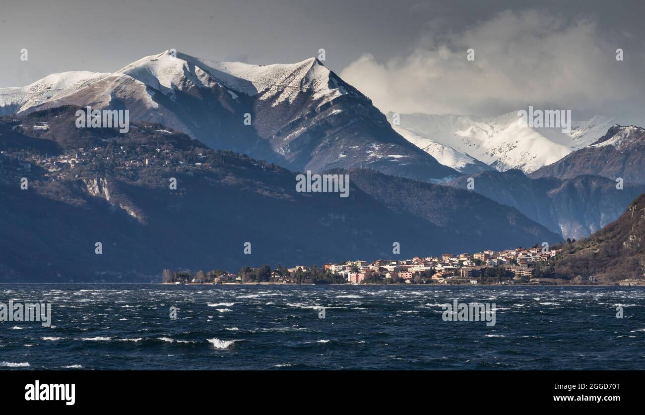 Vent pouehn, Lecco se trouve à l'extrémité de la branche sud-est du lac de Côme, Lombardie, Italie, Europe Banque D'Images