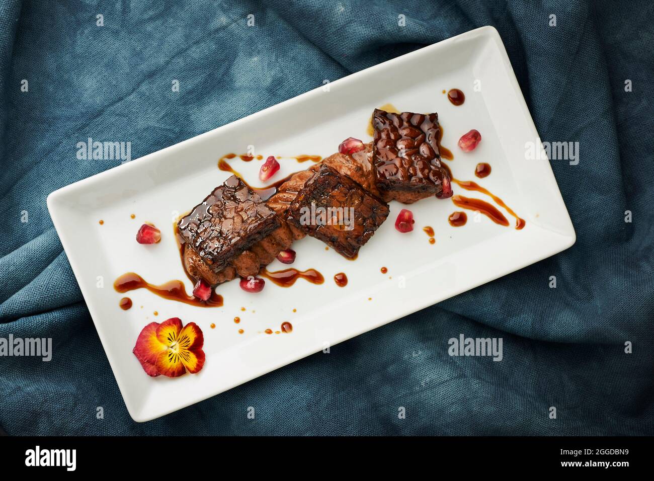 Tempeh émaillée de mousse au chocolat aquafaba Banque D'Images