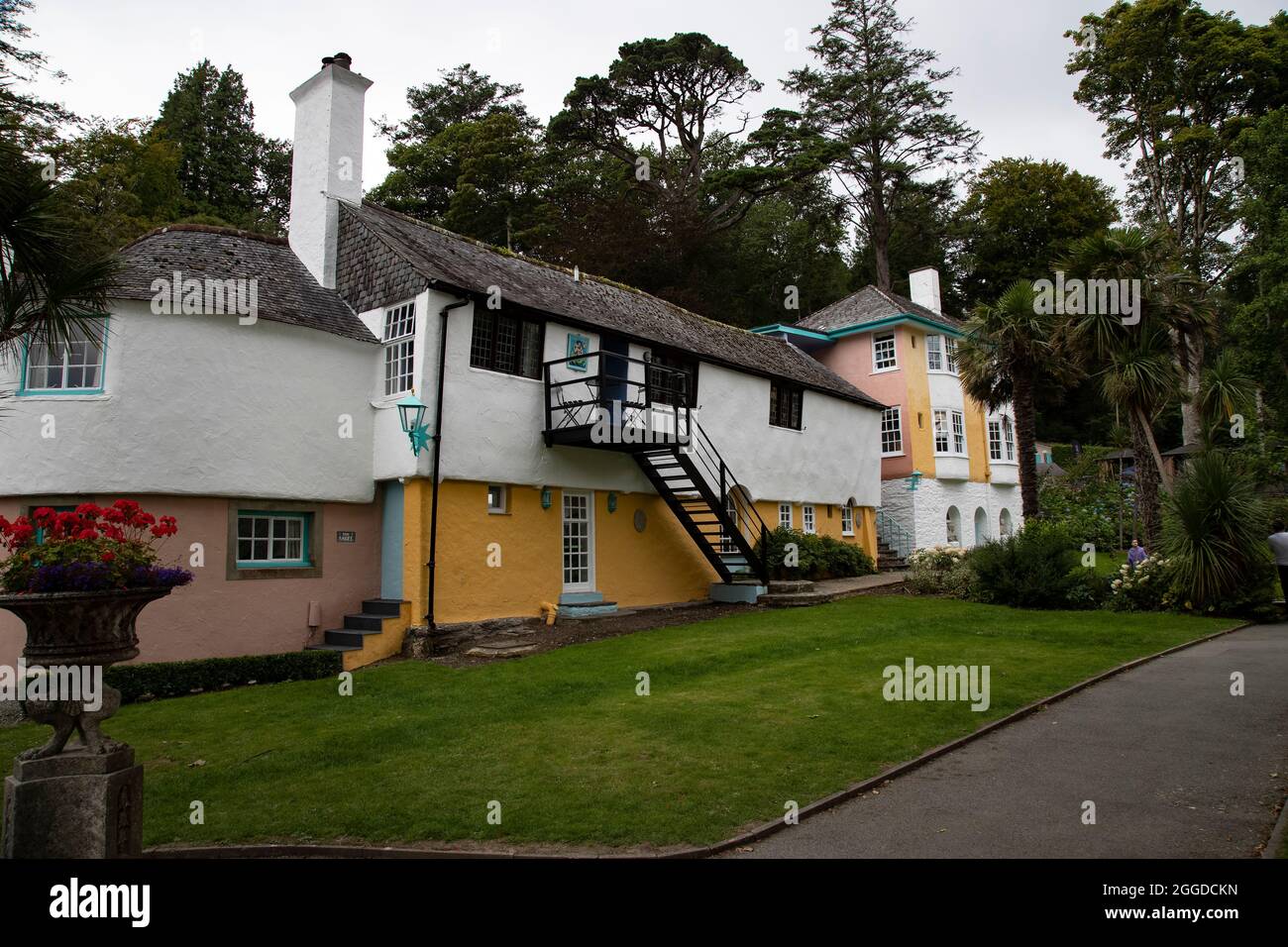 Hébergement au village italien de Portmerion à Gwynedd, dans le nord du pays de Galles, où se trouvent de nombreux films et séries télé Banque D'Images