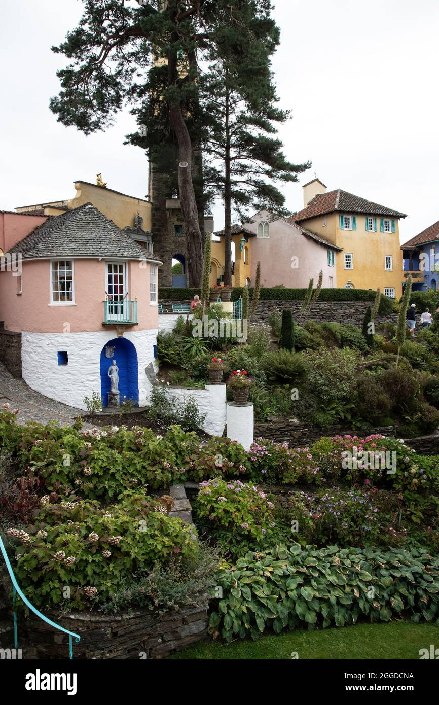 Hébergement touristique et touristique au village de style italien Portmerion à Gwynedd, dans le nord du pays de Galles popularisé dans la série télévisée "le prisonnier". Banque D'Images