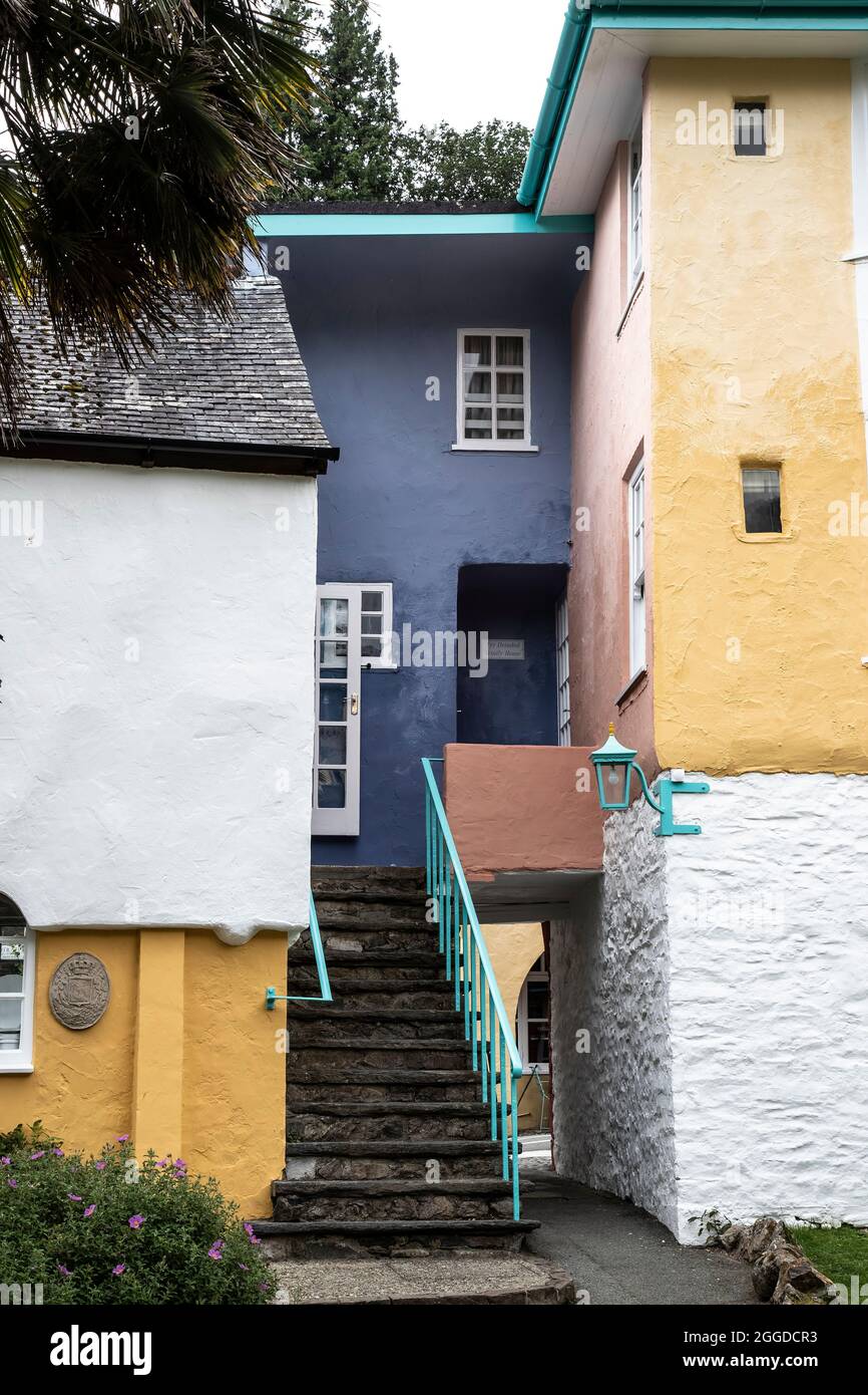Hébergement Trinity House ou Trinity Cottage pour les visiteurs au Portmerion Italian Village à Gwynedd, au nord du pays de Galles, au Royaume-Uni Banque D'Images