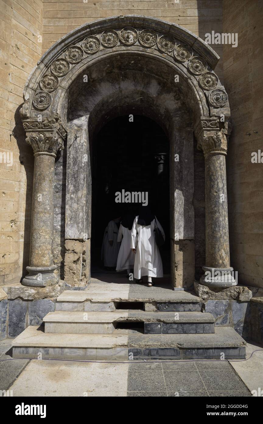 L'illustration visite l'église notre-Dame de l'heure dans la deuxième ville irakienne de Mossoul, dans la province de Ninive, au nord du pays, le 29 août 2021. Photo par Eliot Blondt/ABACAPRESS.COM. Banque D'Images