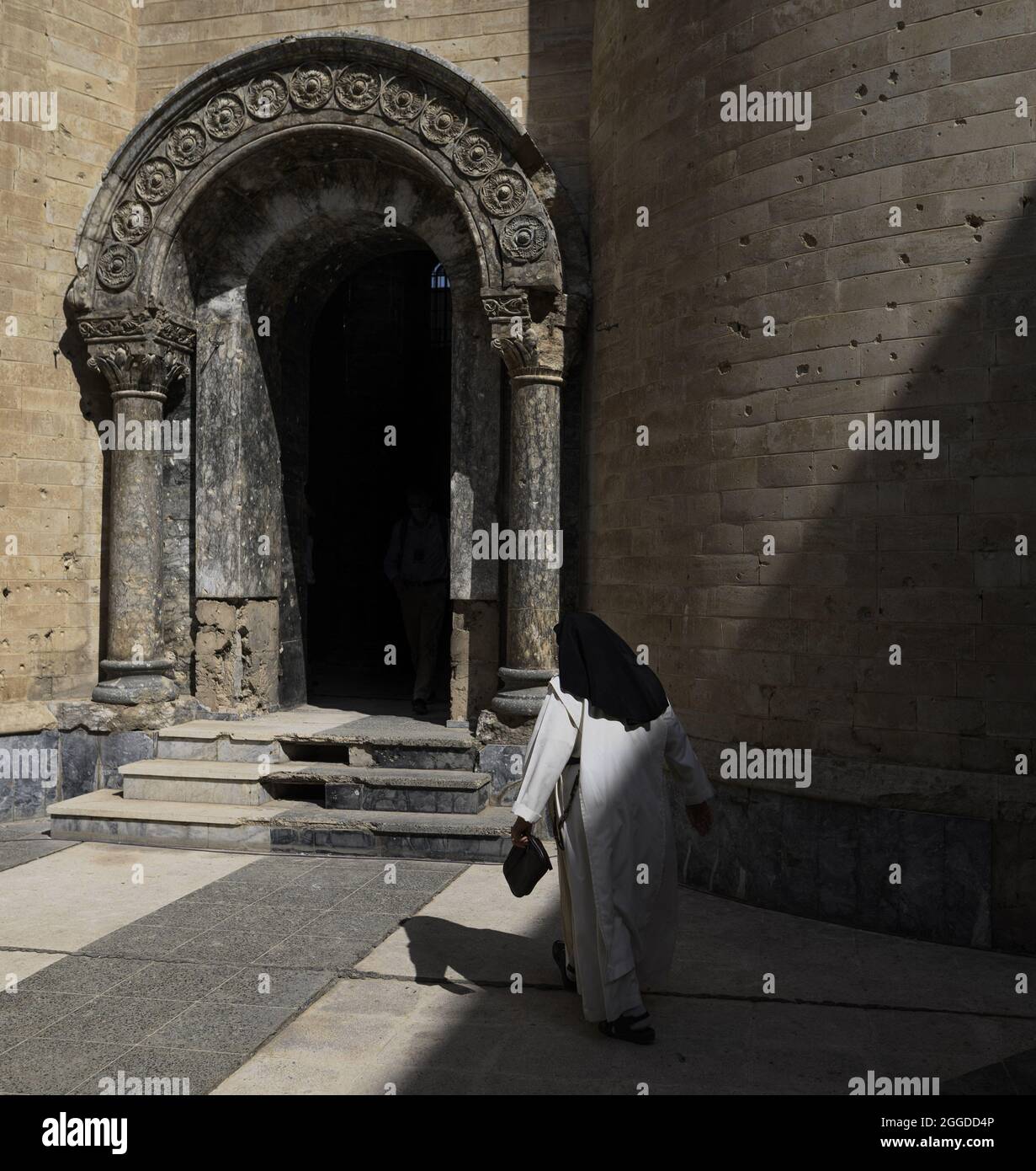 L'illustration visite l'église notre-Dame de l'heure dans la deuxième ville irakienne de Mossoul, dans la province de Ninive, au nord du pays, le 29 août 2021. Photo par Eliot Blondt/ABACAPRESS.COM. Banque D'Images
