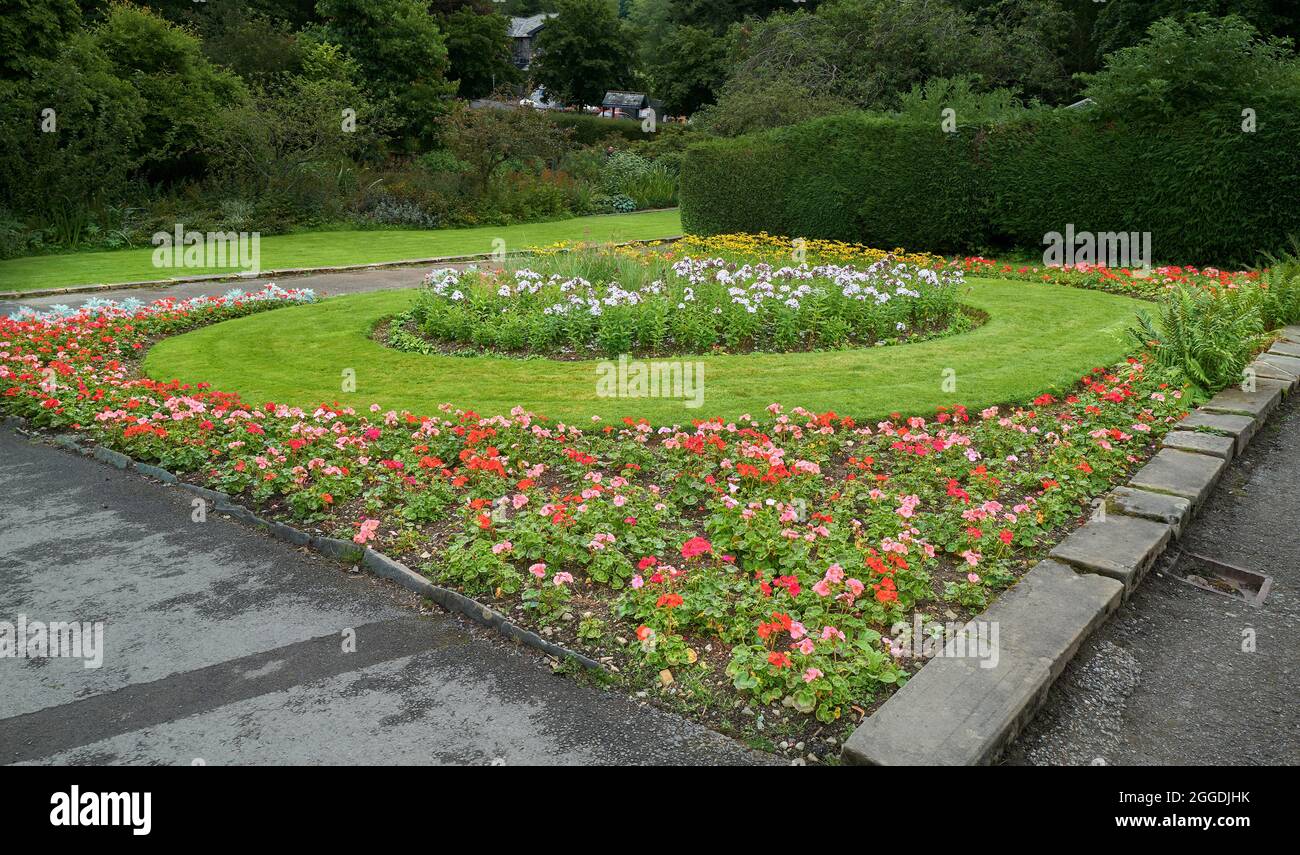 Lits de fleurs à Hope Park, Keswick, Lake District, Cumbria, Angleterre. Banque D'Images