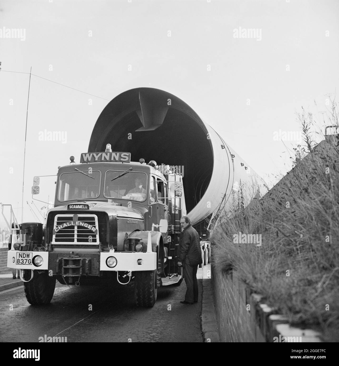 L'unité de renfort pour un réservoir de portance est livrée par route à Graythorp. Au début des années 1970, Laing pipelines Offshore a construit le chantier de fabrication Graythorp et le quai sec sur le site de l'ancien chantier naval William Gray. L'entreprise a créé un quai sec qui a été utilisé pour la construction de plates-formes fixes de forage en mer du Nord pour le projet pétrolier BP en mer du Nord. En 1972, un millier d'hommes travaillaient sur place pour construire une structure tubulaire qui soumettrait un engin de forage en mer du Nord destiné à l'Oilfield des Forties. Banque D'Images