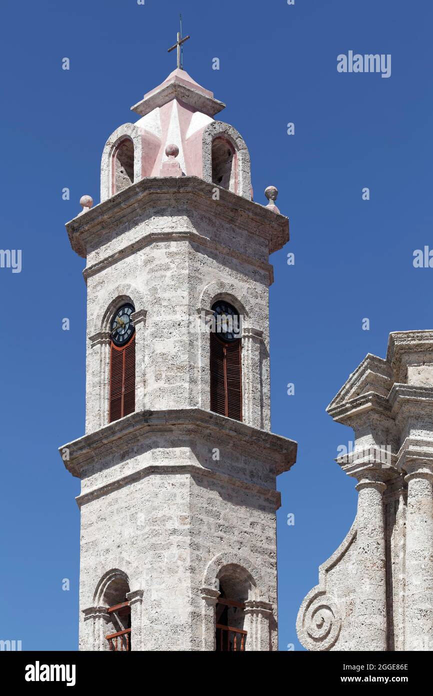 Cathédrale Tour de l'horloge, Catedral de la Virgen Maria de la Concepcion Inmaculada, Vieille ville, capitale de la Havane, province de la Havane, grandes Antilles Banque D'Images