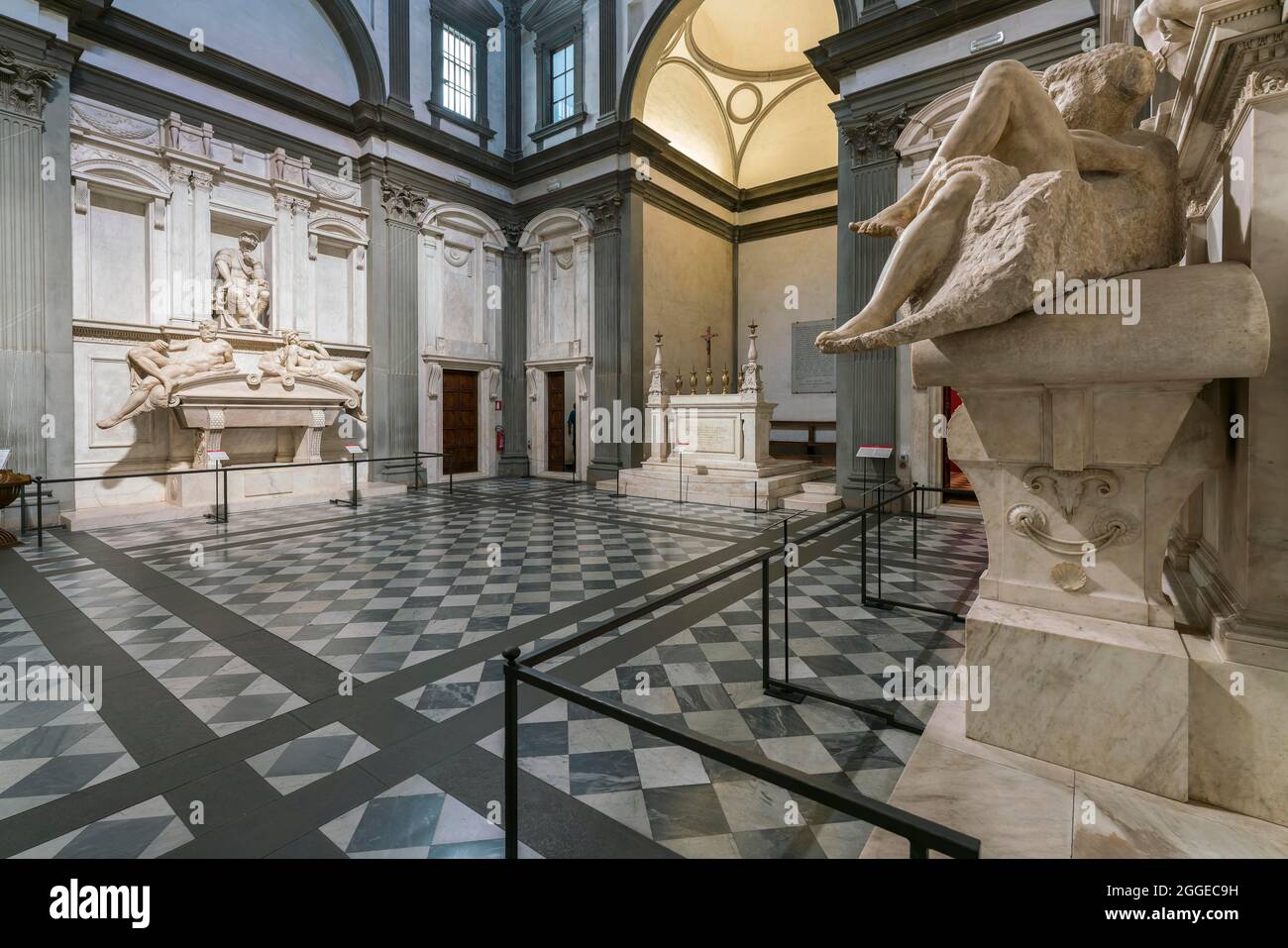 Tombes de Lorenzo di Piero de' Medici, à gauche, et Giuliano de' Medici, à droite, architecte et sculpteur Michel-Ange Buonarroti, Sagrestia Nuova, Nouveau Banque D'Images