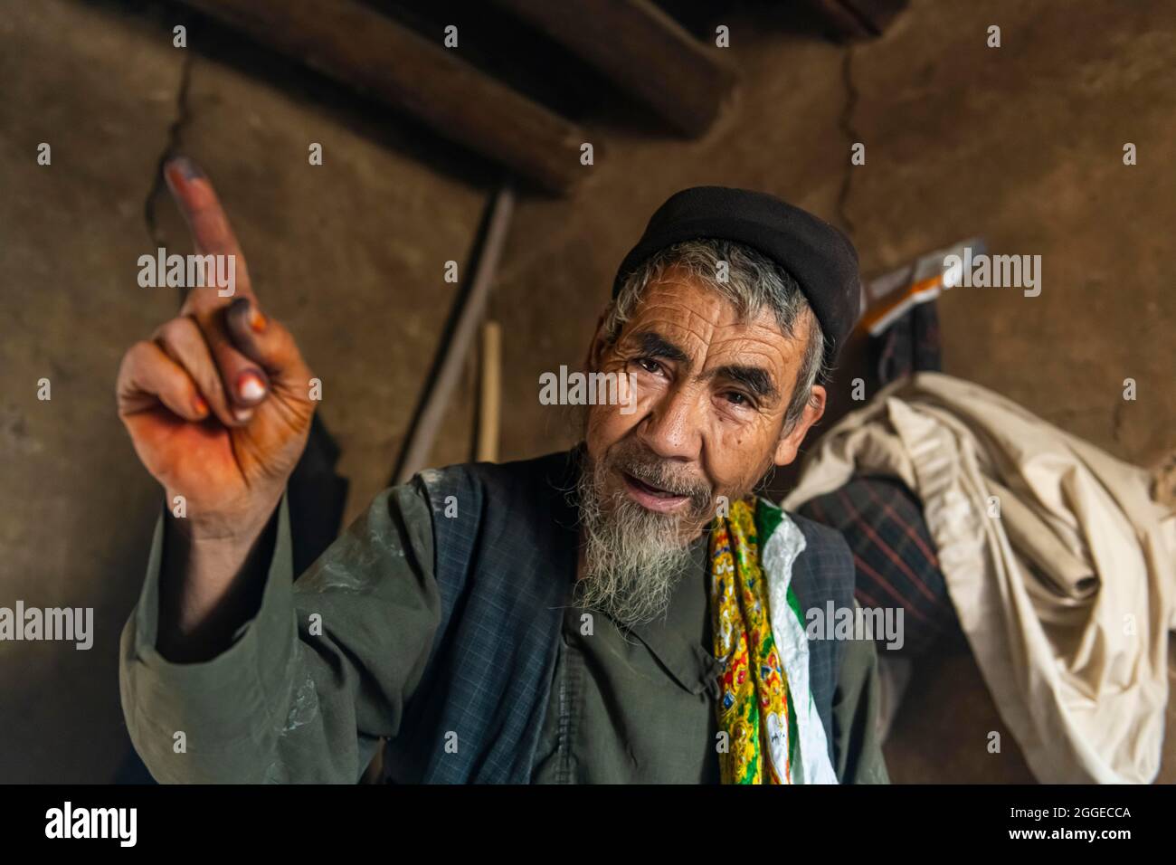 Sufi homme qui a fait tuer toute sa famille par les Talibans, Balkh, Afghanistan Banque D'Images