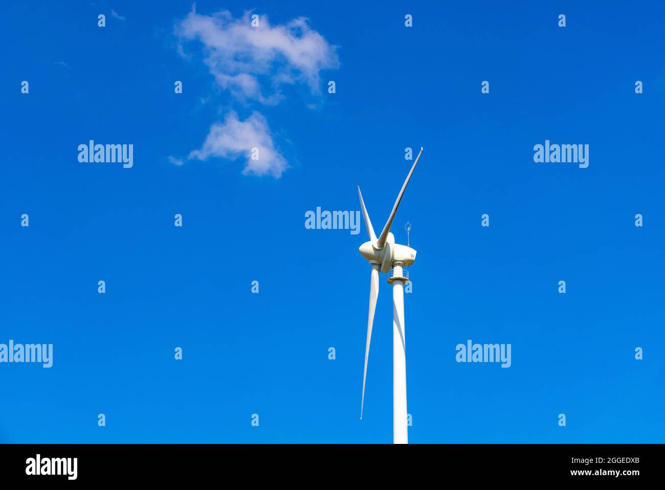 Image de drone, énergie éolienne, éolienne avec ciel nuageux, Innviertel, haute-Autriche, Autriche Banque D'Images