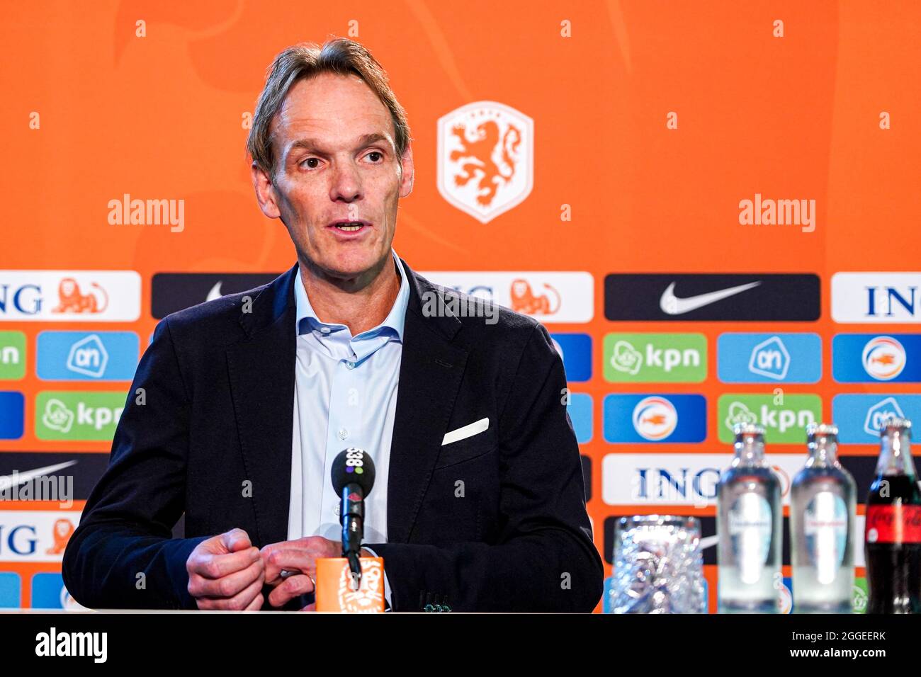 ZEIST, PAYS-BAS - AOÛT 31: L'attaché de presse de la KNVB Bas Ticheler lors de la conférence de presse des pays-Bas au campus de la KNVB le 31 août 2021 à Zeist, pays-Bas (photo de Jeroen Meuwsen/Orange Pictures) Banque D'Images