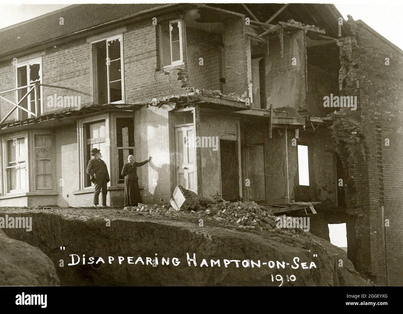 Photographie d'époque de Fred C Palmer - Hampton on Sea, Kent montrant les effets de l'érosion côtière. Banque D'Images