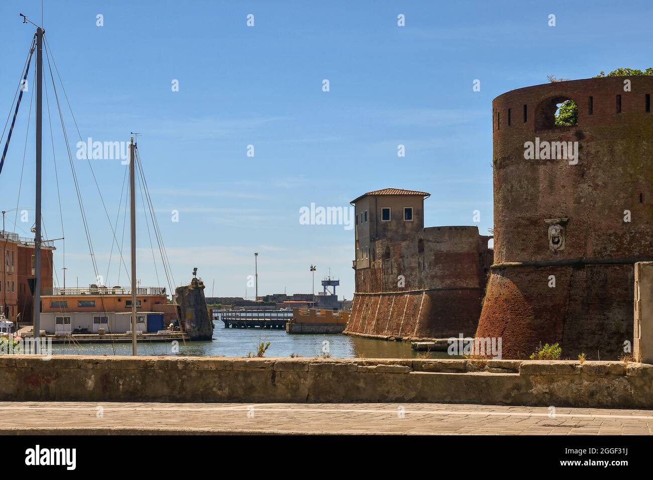 Extérieur de l'ancienne forteresse, une fortification donnant sur le port de Livourne et construite par la famille Médicis, Toscane, Italie Banque D'Images