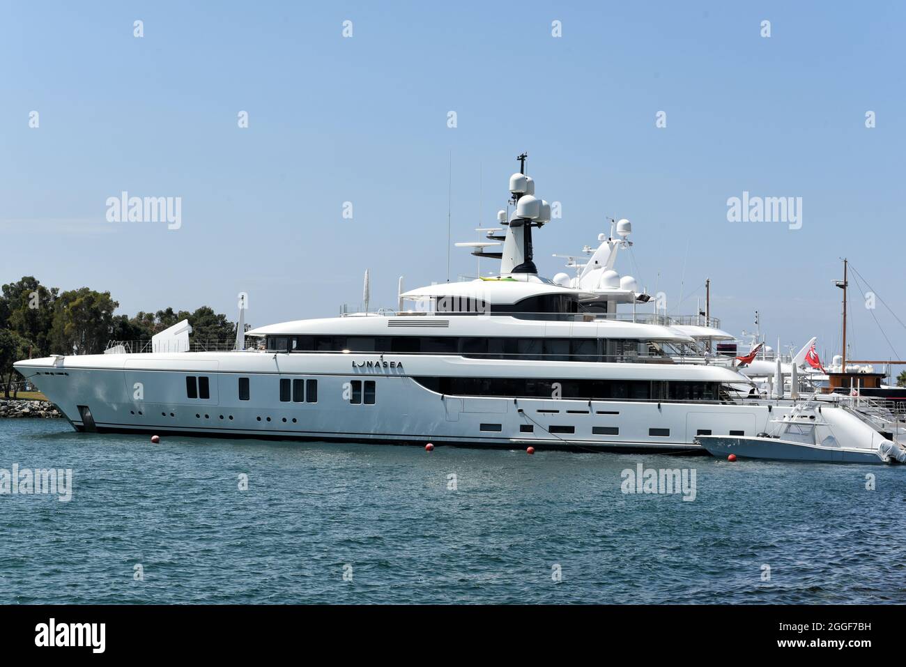 SAN DIEGO, CALIFORNIE - 25 AOÛT 2021 : le méga-yacht Lunasea au quai dans la marina d'Embarcadero. Banque D'Images