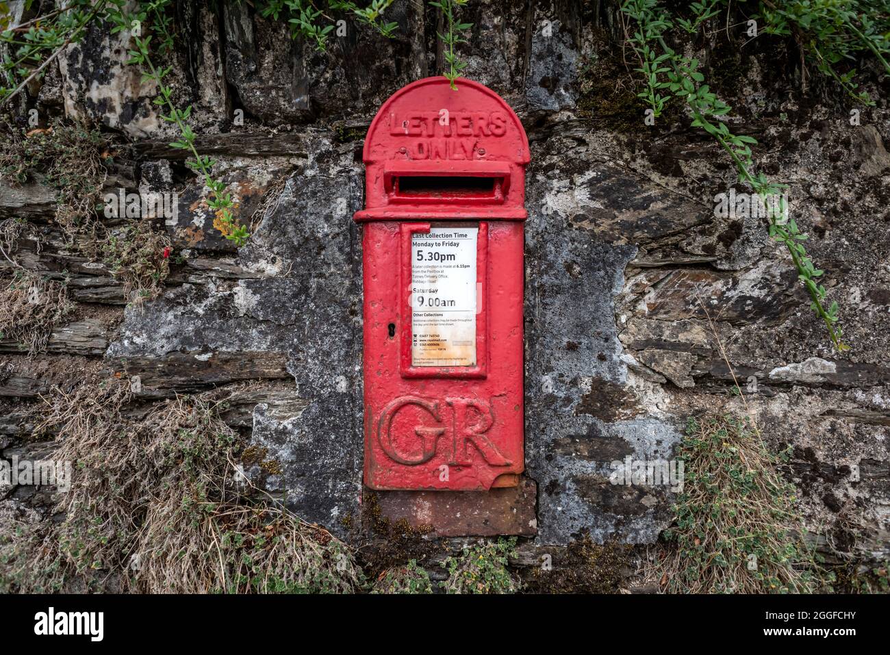 Totnes, 26 août 2021 : une boîte aux lettres dans la campagne près du vignoble de Sharpham Manor, près de Totnes à Devon Banque D'Images
