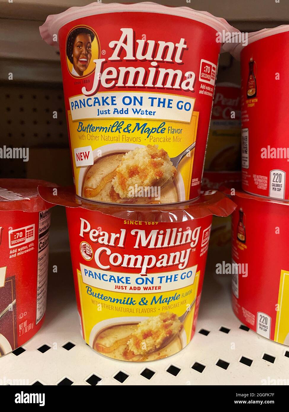 Les produits de tante Jemima et de Pearl Milling Company sont en rayon chez Target. Tante Jemima a été renommée Pearl Milling Company en février 2021. Banque D'Images