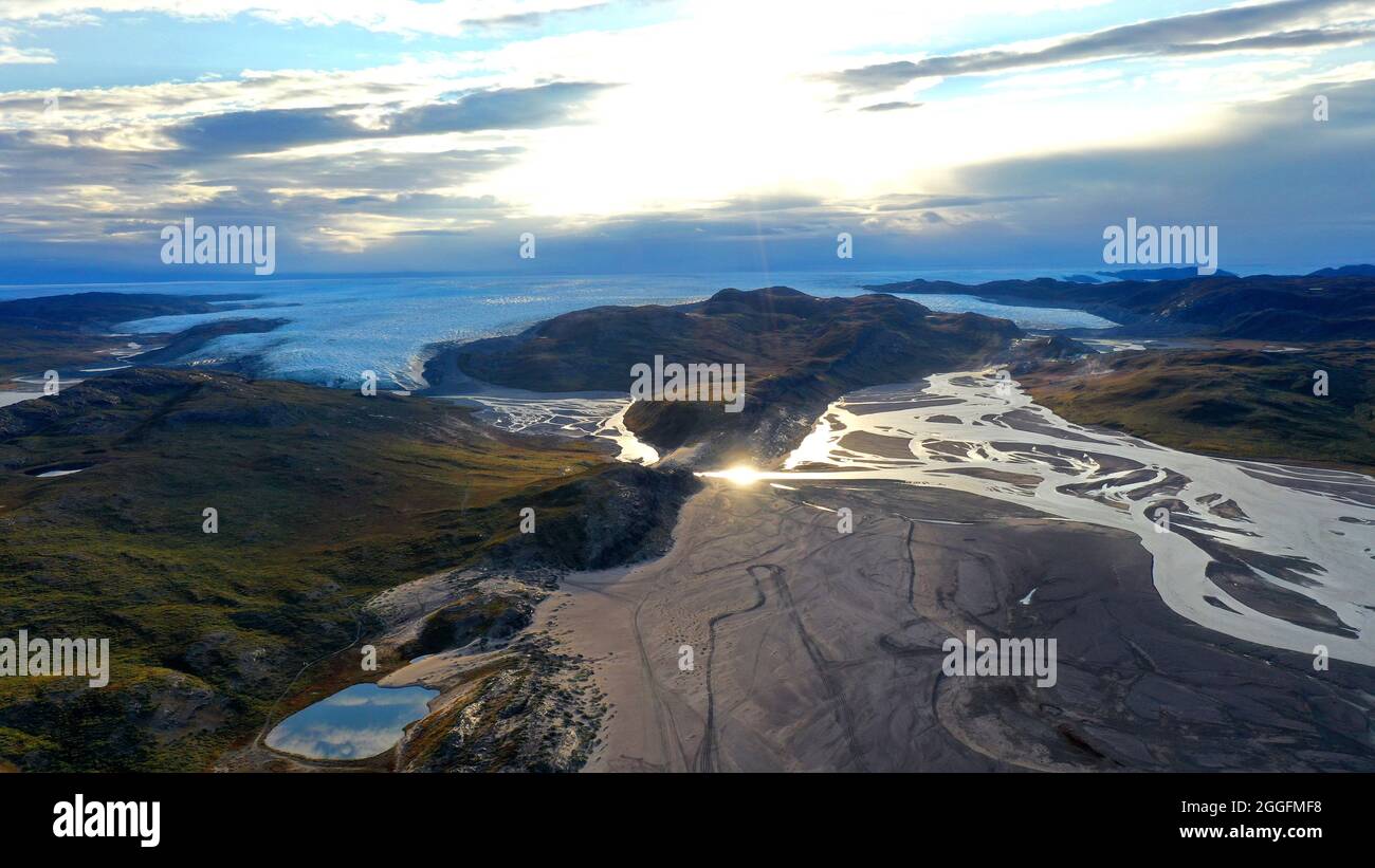 Vue aérienne du glacier Russell près de Kangerlussuaq au Groenland, qui est en train de fondre en raison du réchauffement de la planète le recul du changement climatique rétrécit Banque D'Images