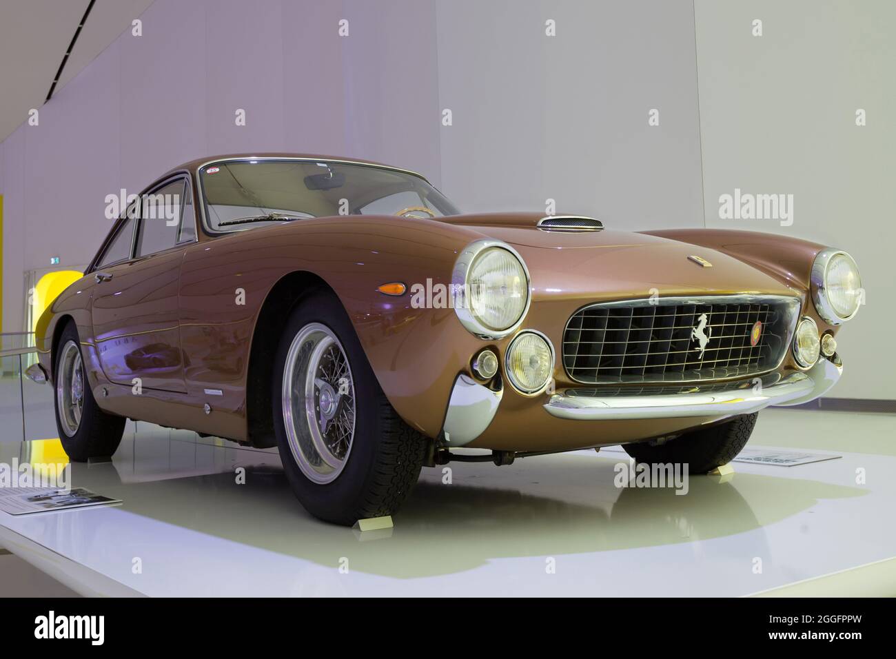 Modène, Italie - 14 août 2021 : exposition de Ferrari 250 GTL au musée Enzo Ferrari, Modène, Italie. Banque D'Images