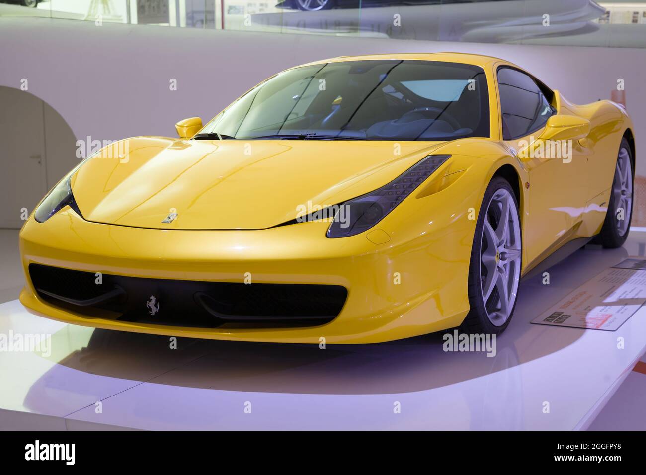 Modène, Italie - 14 août 2021 : Ferrari 458 Italia présentée au musée Enzo Ferrari, Modène, Italie. Banque D'Images