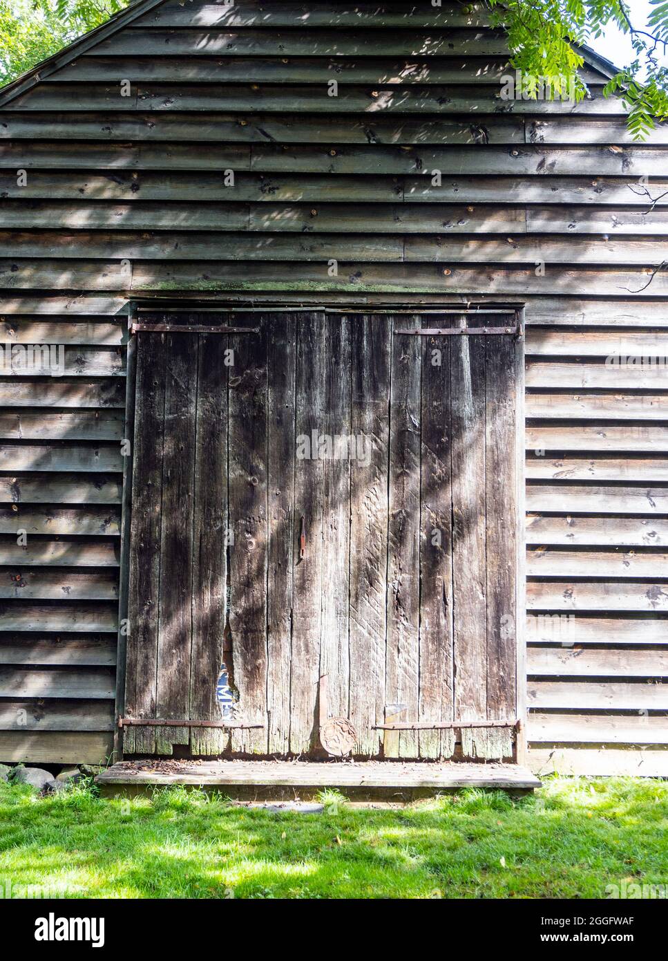 Une ancienne porte de grange au musée Hopper Goetschius dans le New Jersey Banque D'Images