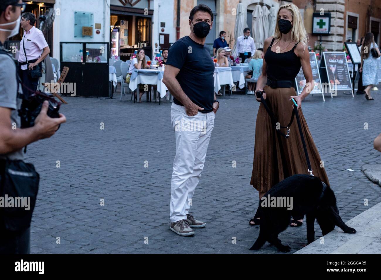 Rome, Italie. 31 août 2021. Des journalistes descendent dans les rues de Rome après l'attaque d'un journaliste vidéo lors d'une manifestation sans passe verte. Le président du mouvement cinq étoiles (m5s) Giuseppe Conte et sa partenaire Olivia Paladino ont assisté à l'événement. Crédit: Cosimo Martemucci/Alay Live News Banque D'Images