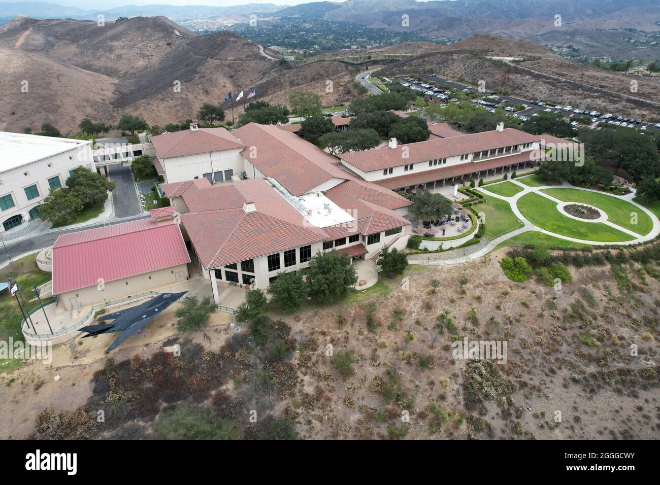 Une vue aérienne de la bibliothèque présidentielle Ronald Reagan, le mercredi 18 août 2021, dans la vallée de Simi, Caif. Banque D'Images