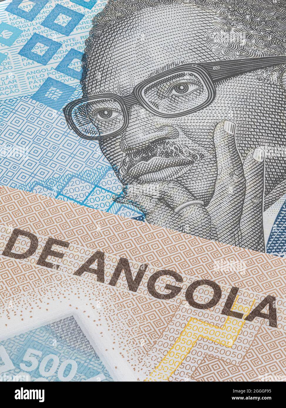 Près de 500 Kwanza de la République d'Angola. Billets en polymère du pays africain. Capture détaillée du design avant. Argent détaillé b Banque D'Images
