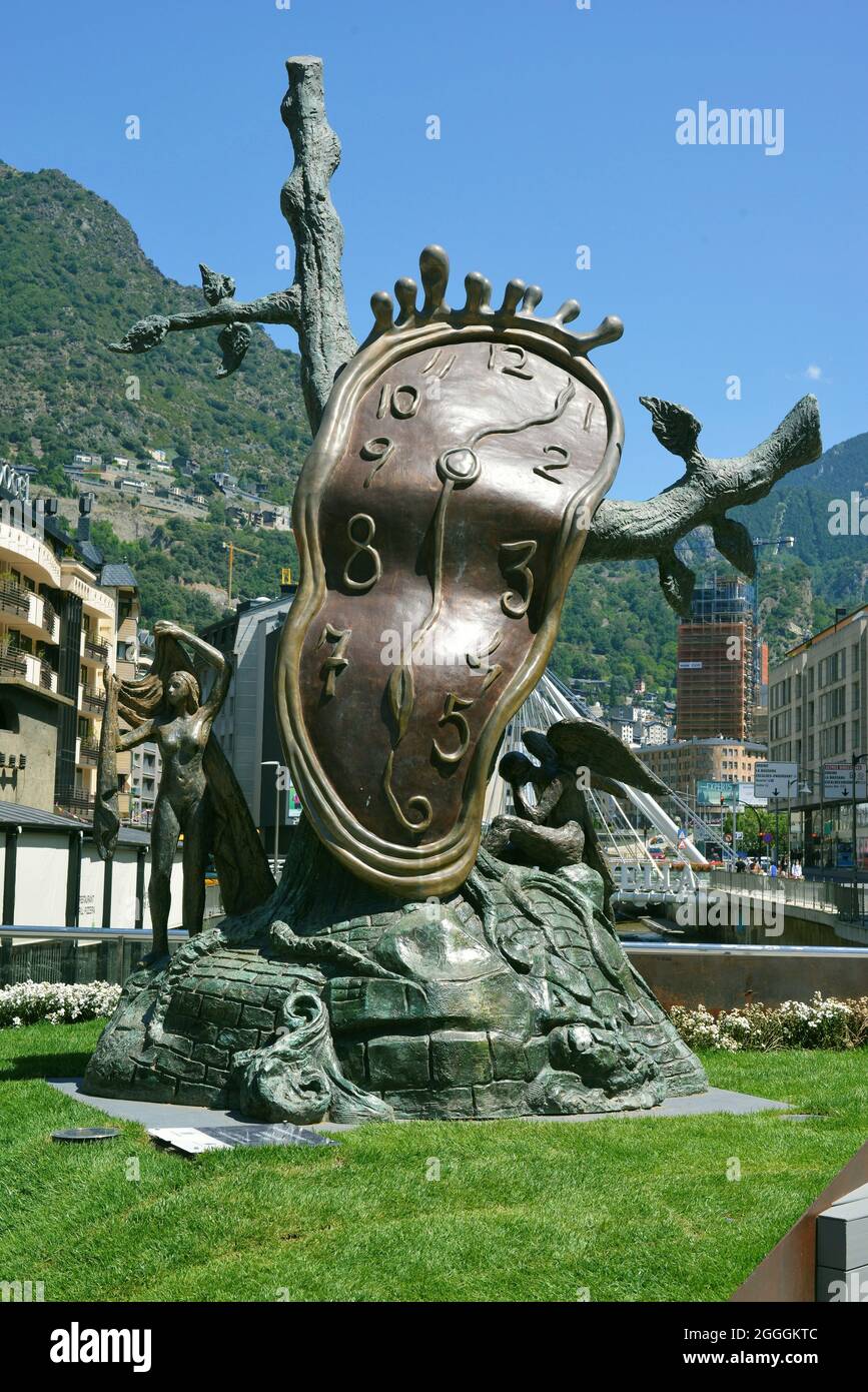 Sculpture surréaliste la noblesse de l'époque de Salvador Dalí en Andorre-la-Vieille, Europe Banque D'Images