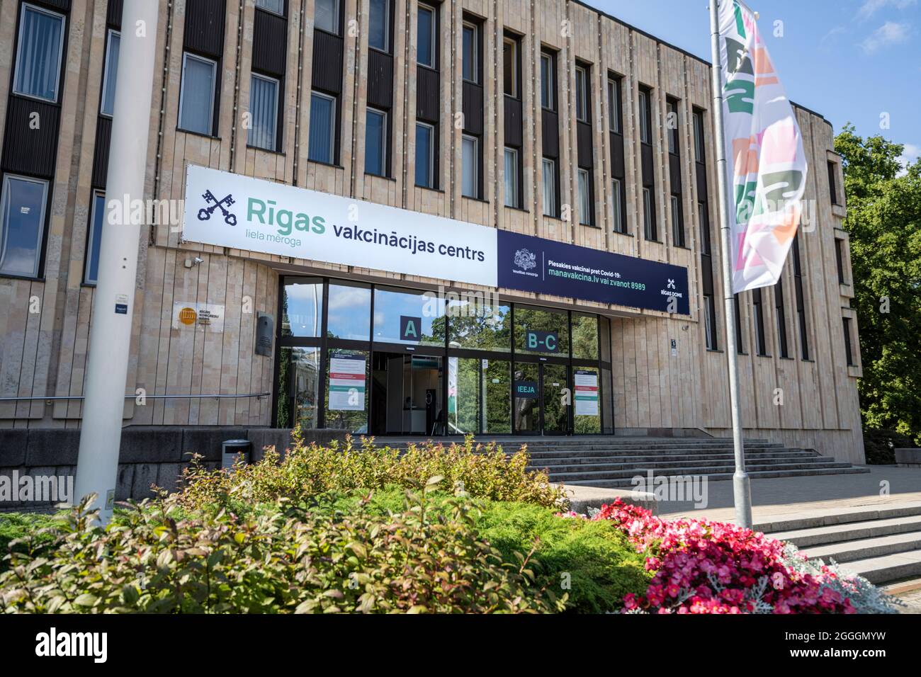 Riga, Lettonie. Août 2021. Vue du point de vaccination Covid 19 dans le centre-ville Banque D'Images