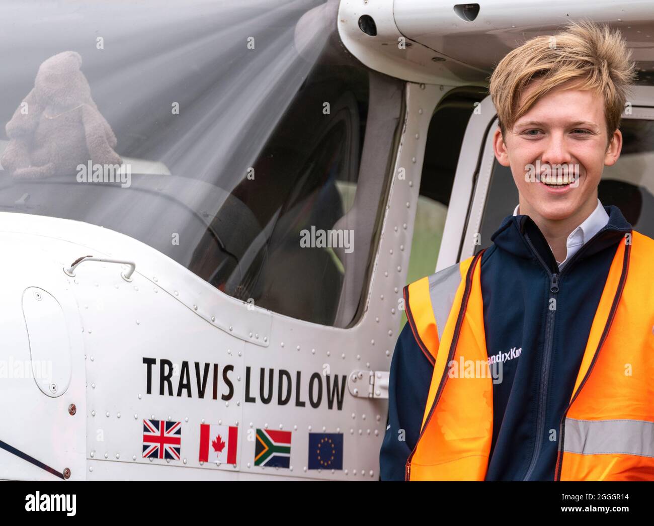 Travis Ludlow, jeune pilote, au spectacle aérien de Little Gransden pour la BBC Children in Need Charity. Le plus jeune pilote à voler en solo dans le monde, avec l'avion Banque D'Images