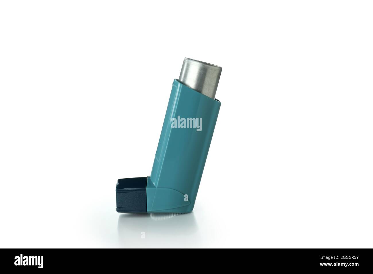 L'asthme inhalateur bleu isolé sur fond blanc Banque D'Images