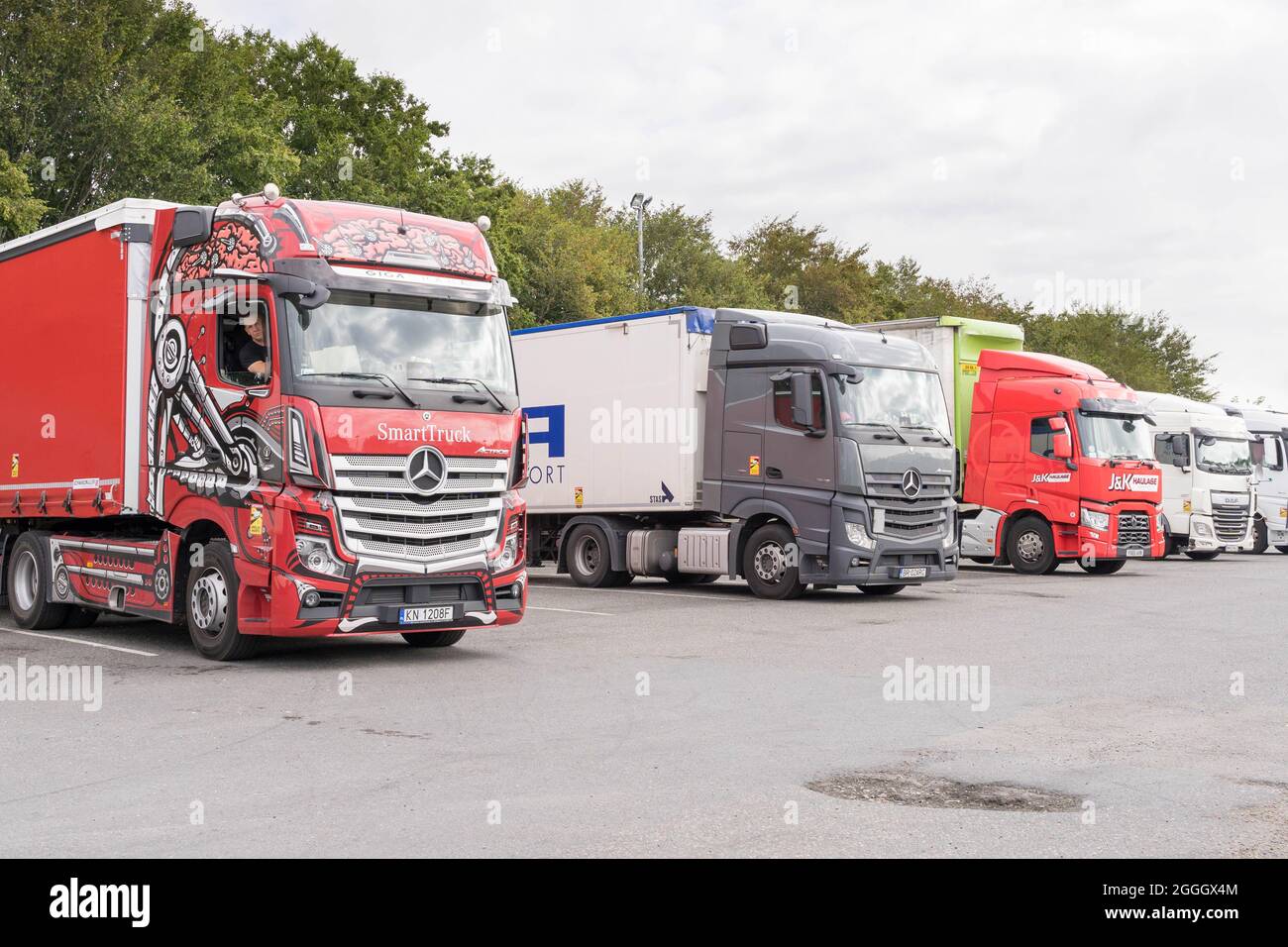 Parkings pour camions HGV et cabine conducteur Kent, Angleterre Banque D'Images