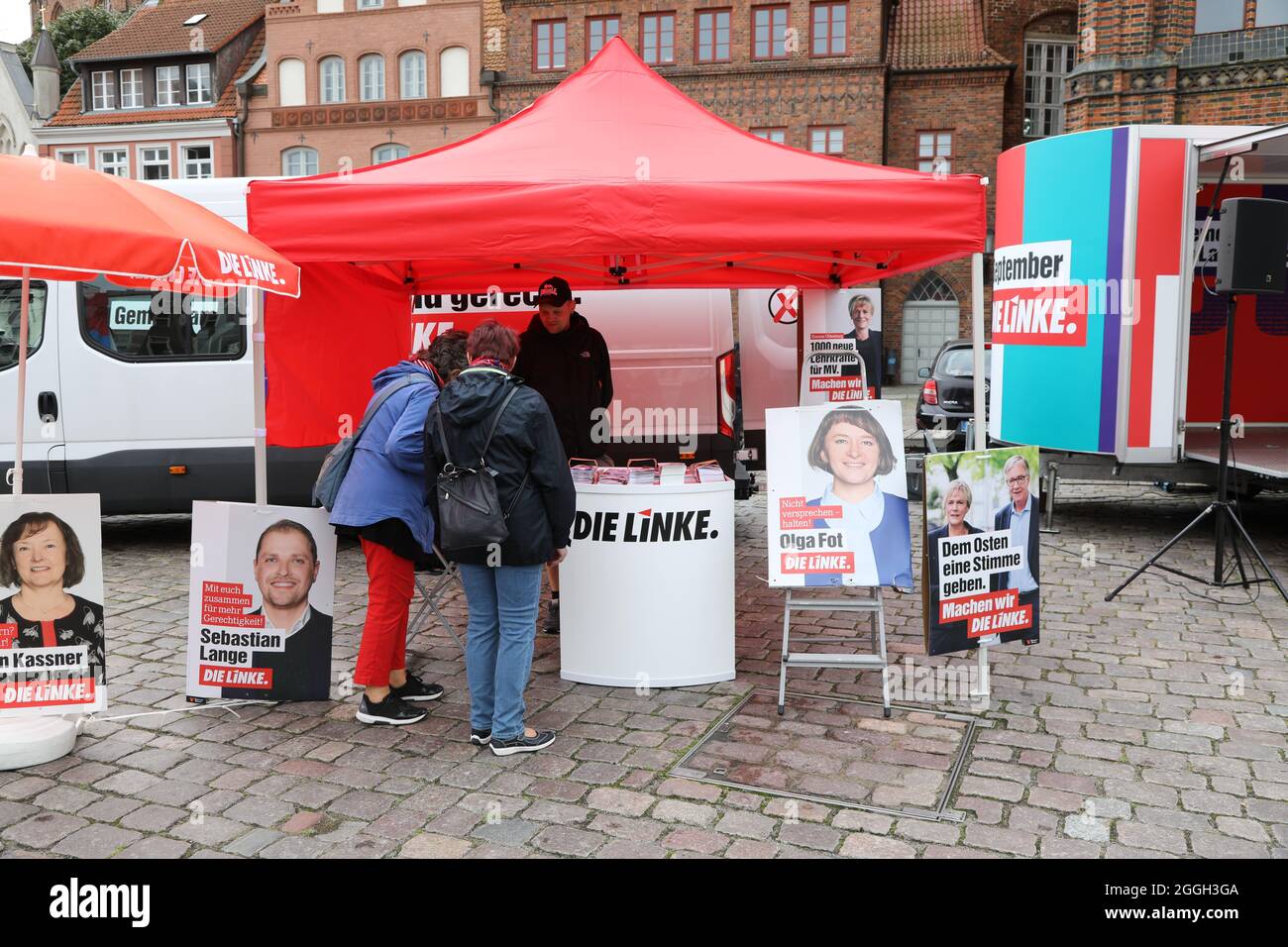 Janine Wissler und Dietmar Bartsch BEI der Städtetour der Partei Die Linke zur Bundestag 2021 mit dem devise 'Sozial gerecht. VOR Ort. Jetzt !' à la Banque D'Images