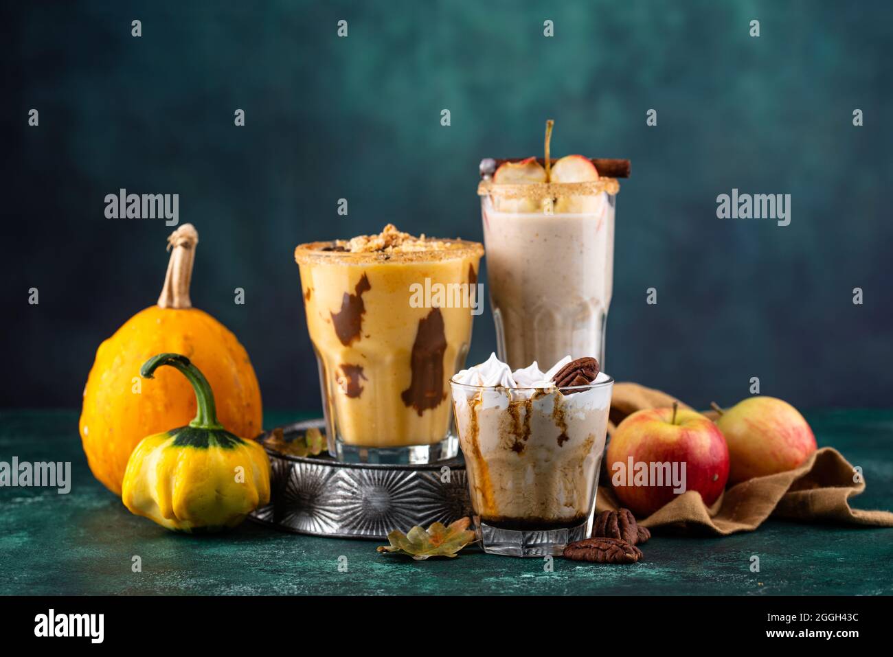 Set de smoothie d'automne avec potiron, pomme et pecan Banque D'Images