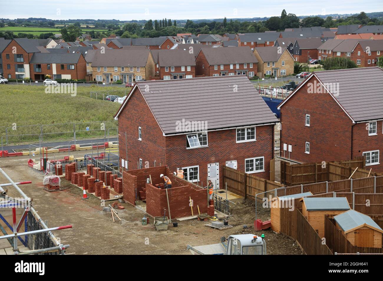 Construction d'un grand développement de logements à Milton Keynes.Construction traditionnelle en briques. Banque D'Images