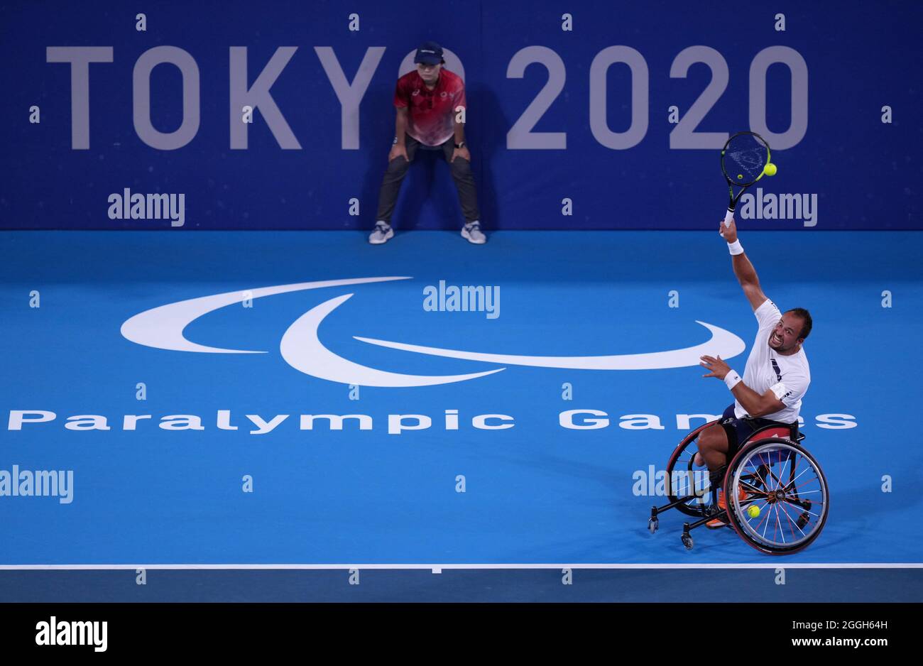 Tom Egberink des pays-Bas rivalise avec Daniel Caverzaschi en Espagne dans la Quarterfinal des célibataires pour hommes de tennis en fauteuil roulant au parc de tennis Ariake au cours du huitième jour des Jeux paralympiques de Tokyo de 2020 au Japon. Date de la photo: Mercredi 1er septembre 2021. Banque D'Images