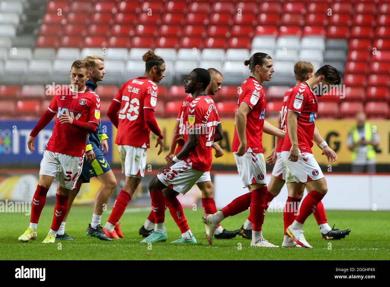 LONDRES, ROYAUME-UNI. 31 AOÛT. Charlton Athletic s'échauffe pour la deuxième moitié lors du match de Trophée EFL entre Charlton Athletic et Crawley Town à la Valley, Londres, le mardi 31 août 2021. (Crédit : Tom West | crédit : MI News & Sport /Alay Live News Banque D'Images