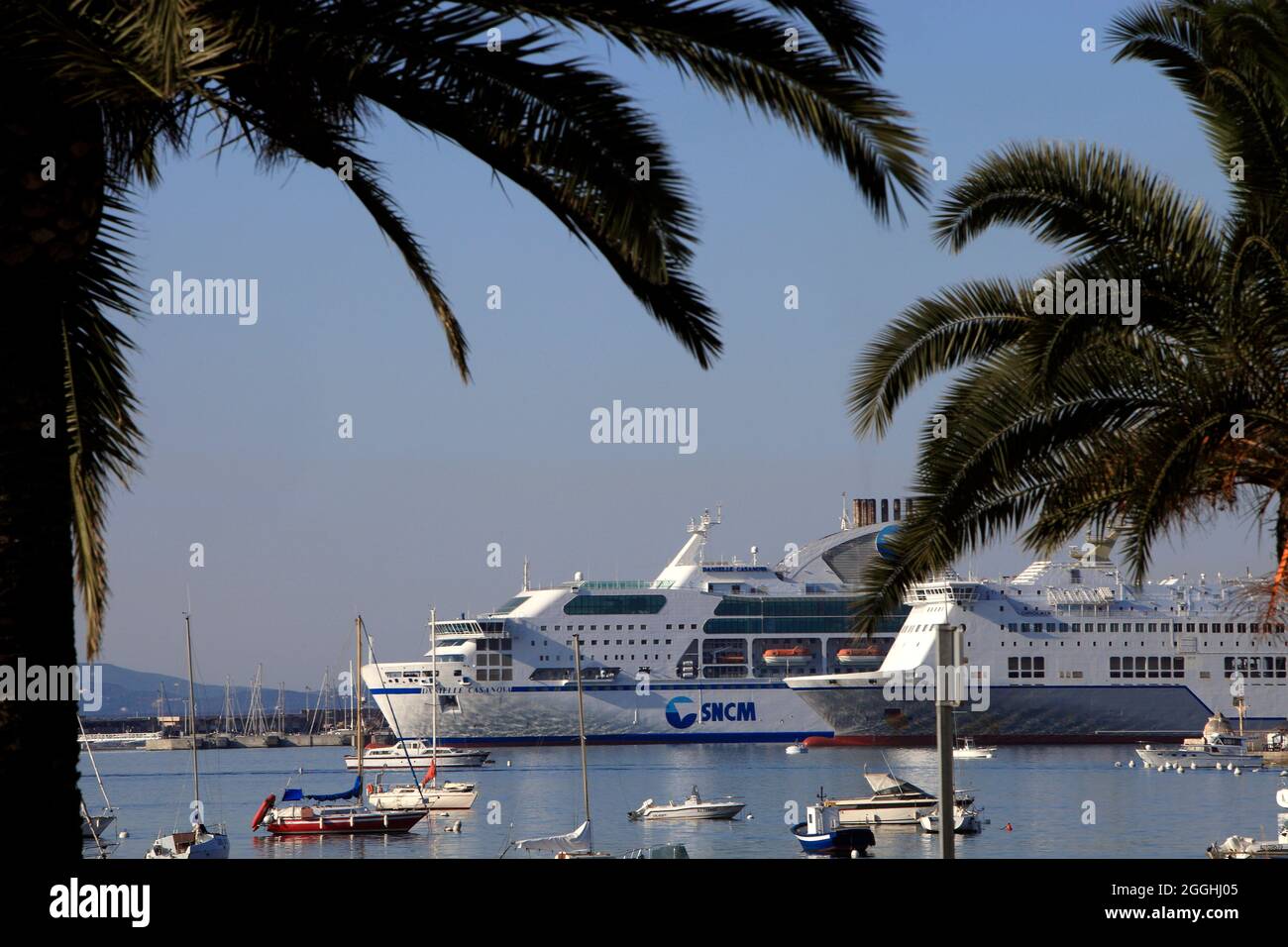 FRANCE. CORSE DU SUD (2A) PORT D'AJACCIO. DÉPART DES FERRIES DE LA SNCM Banque D'Images