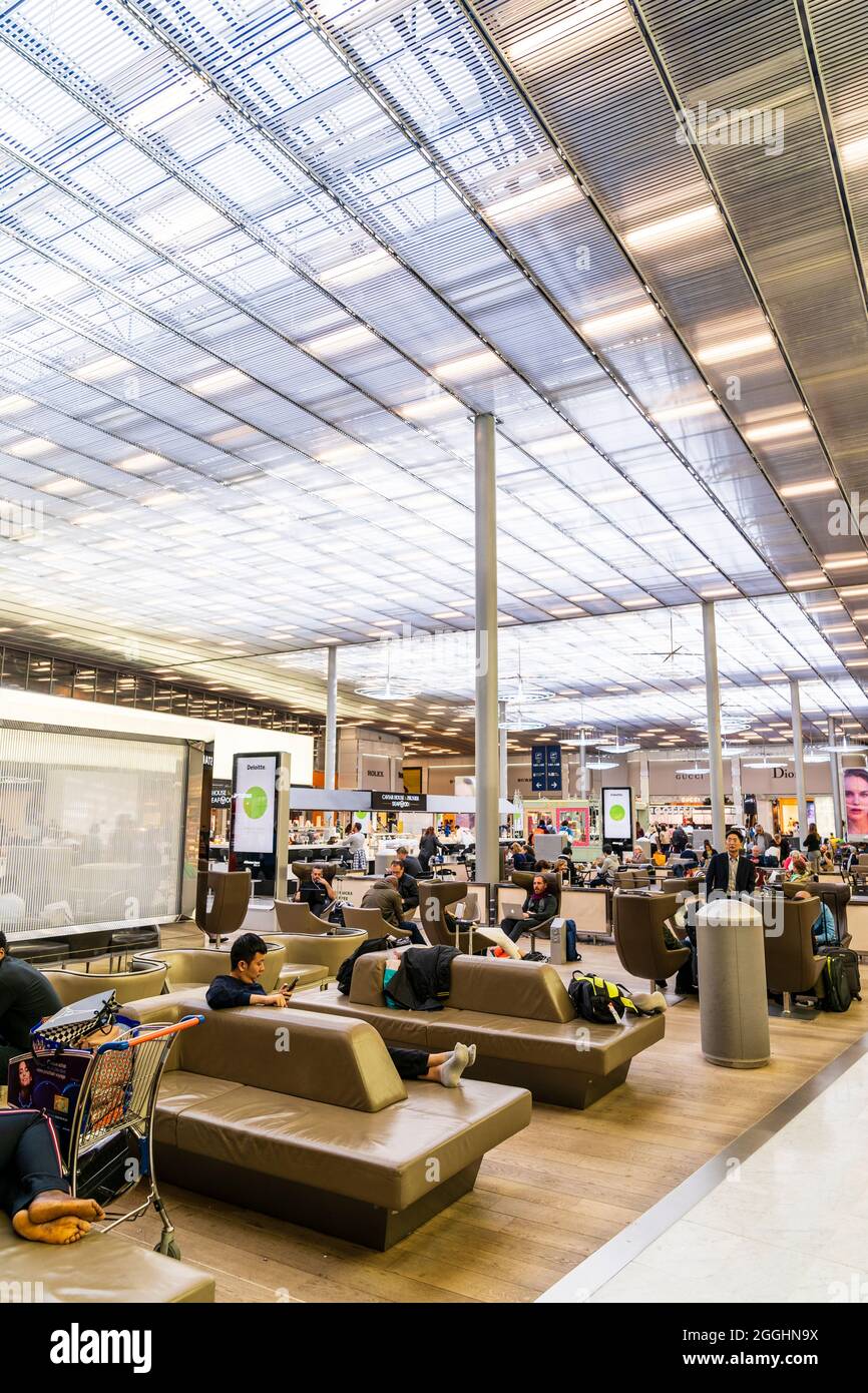 Aéroport Charles de Gaulle, intérieur. Salon central principal du