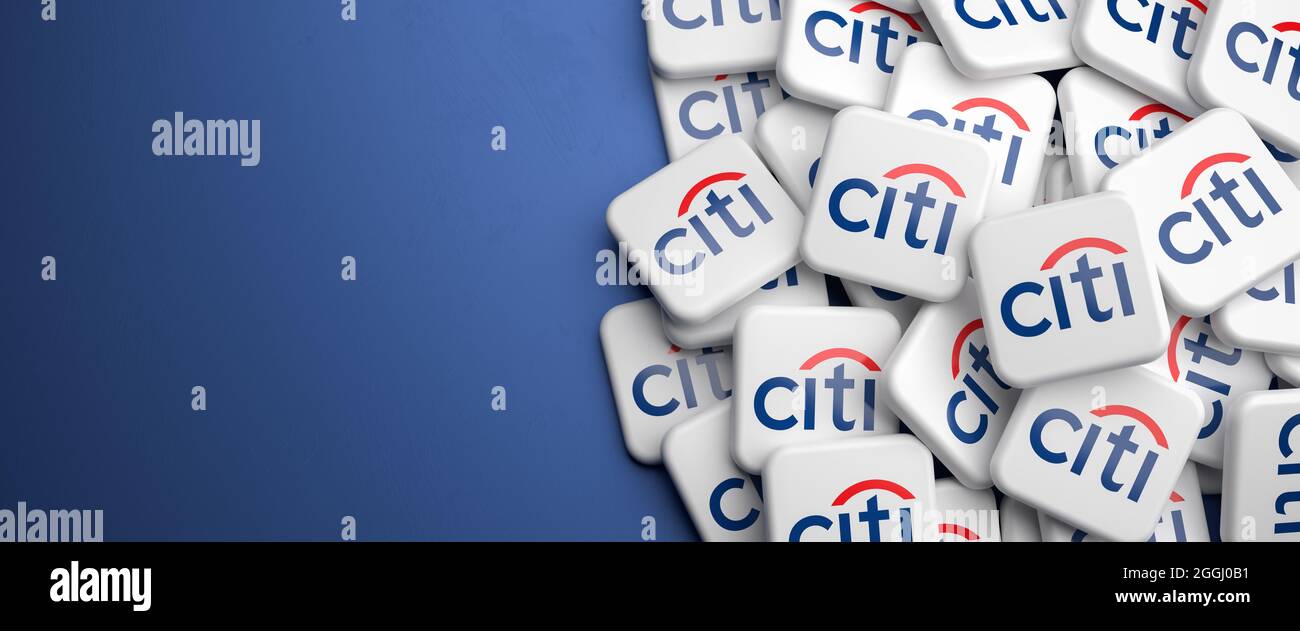 Logos de la banque d'investissement et du groupe de services financiers Citigroup Inc. Sur un tas sur une table. Copier l'espace. Format de bannière Web. Banque D'Images